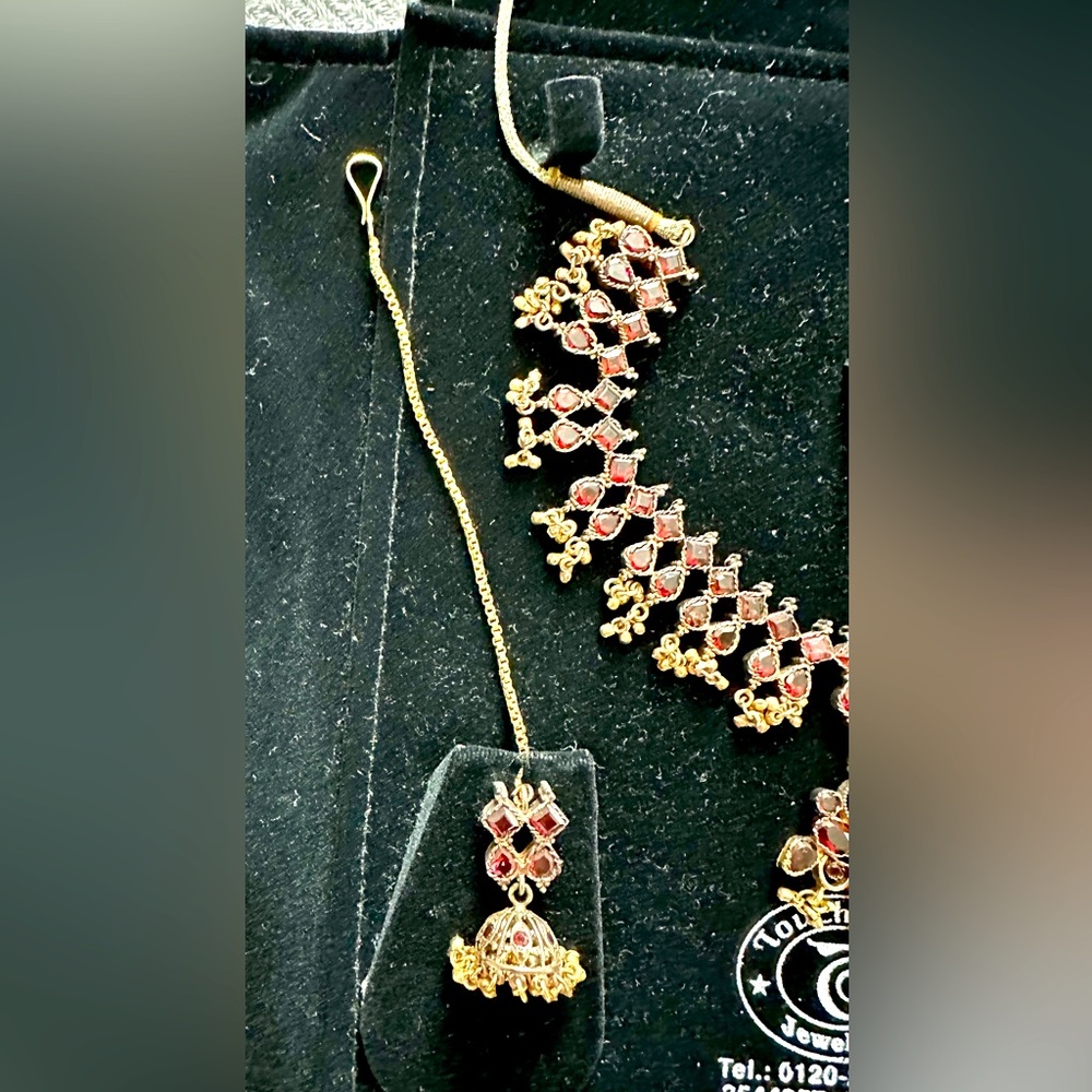 Indian Bollywood Style Choker Ceremonial Jewelry Set - Picture 3 of 5